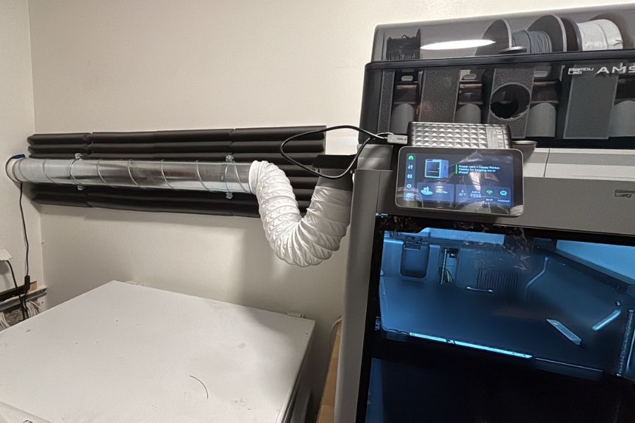 xtended duct hose routed to an exterior wall / window（exhaust to outside）